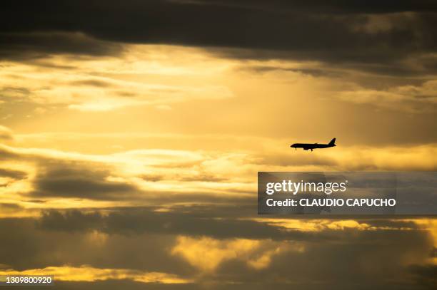 airplane among clouds - landing gear stock-fotos und bilder