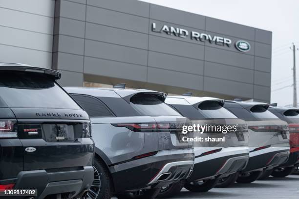 range rover inventar - land rover logo stock-fotos und bilder