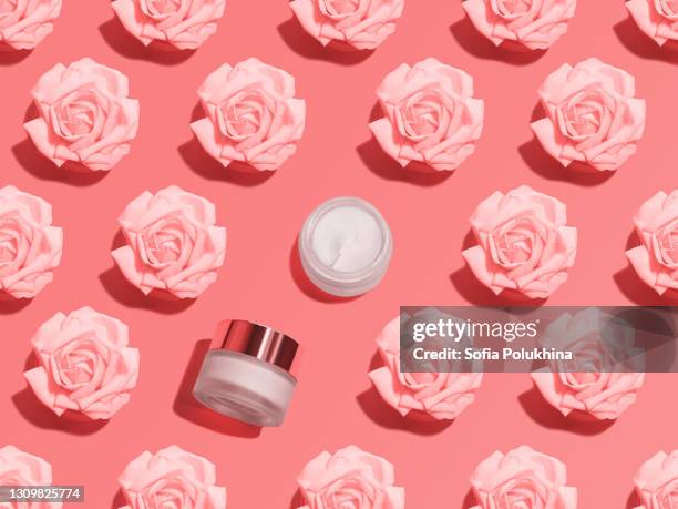 facial cream top view photo - white rose flower spa photos et images de collection