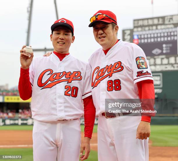 Ryoji Kuribayashi and head coach Shinji Sasaoka of the Hiroshima Carp pose after their victory against Chunichi Dragons at the Mazda Zoom Zoom...