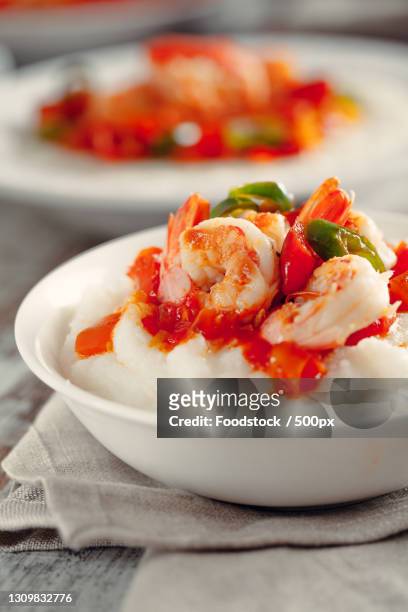 close-up of food in bowl on table - shrimp and grits stock-fotos und bilder