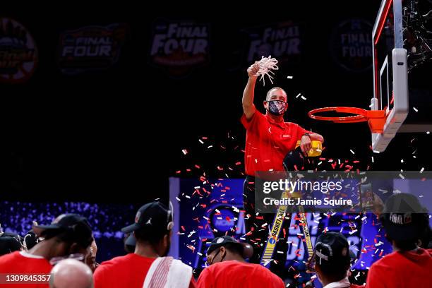Head coach Kelvin Sampson of the Houston Cougars cuts the net after defeating the Oregon State Beavers in the Elite Eight round of the 2021 NCAA...