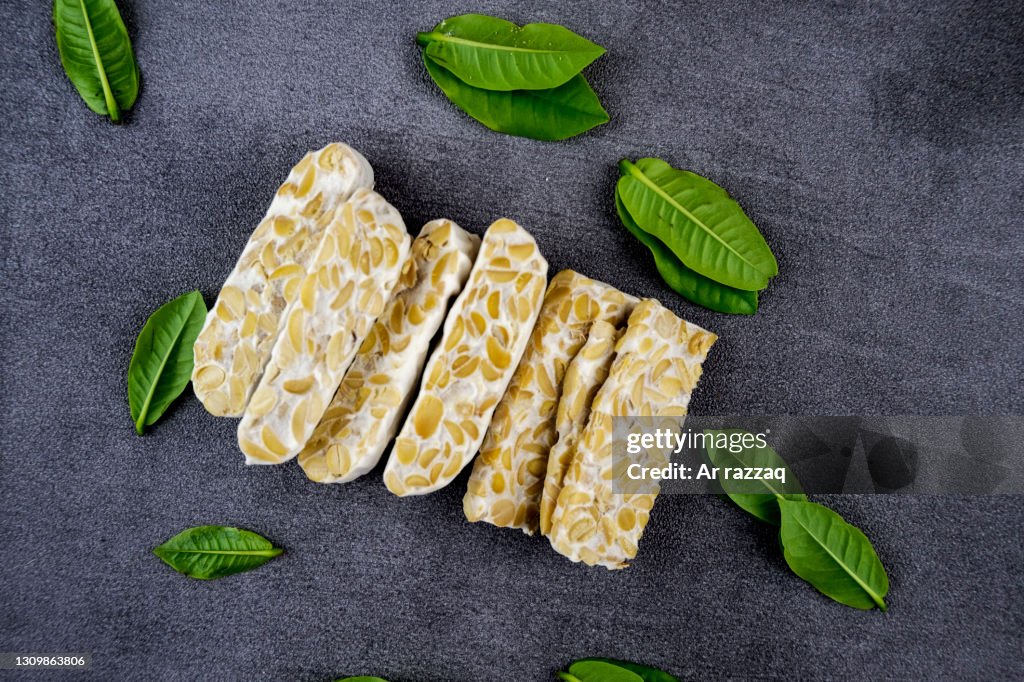 Tempe Slices With Foliage Decoration