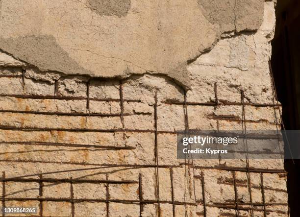 spalling on concrete wall - rust on metal reinforcing bar - sliver stock pictures, royalty-free photos & images