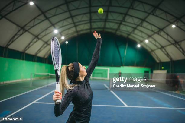serving tennis player - young tennis player stock pictures, royalty-free photos & images