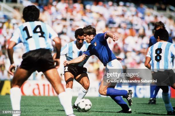 Gabriele Oriali of Italy competes for the ball with Osvaldo Ardiles of Argentina during the World Cup Spain 1982 match between Italy and Argentina at...