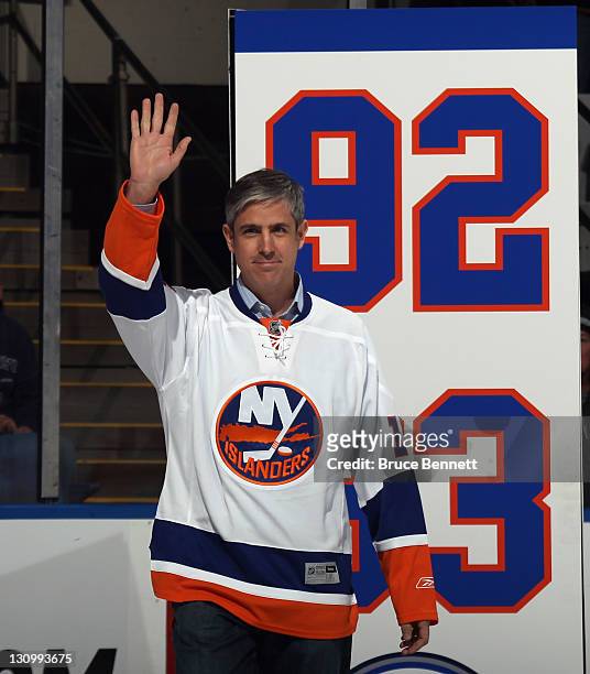 Brad Dalgarno returns to the ice as the New York Islanders celebrate their 1992-1993 team prior to the game against the San Jose Sharks Nassau...