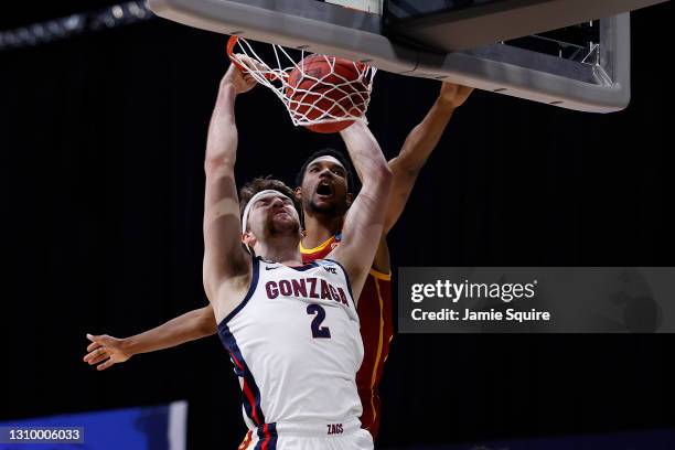 Drew Timme of the Gonzaga Bulldogs dunks the ball against Evan Mobley of the USC Trojans during the first half in the Elite Eight round game of the...