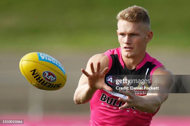 Adam Treloar of the Bulldogs in action during a Western Bulldogs AFL training session at Whitten Oval on March 31, 2021 in Melbourne, Australia.