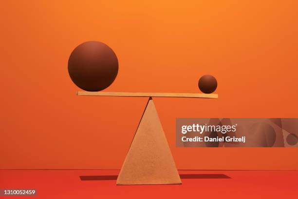 balance - shapes and sizes stock-fotos und bilder