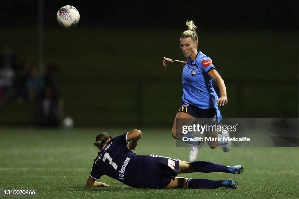 Kyra Cooney-Cross of the Victory and Ally Green of Sydney FC compete for the ball during the round 14 W-League match between Sydney FC and Melbourne...