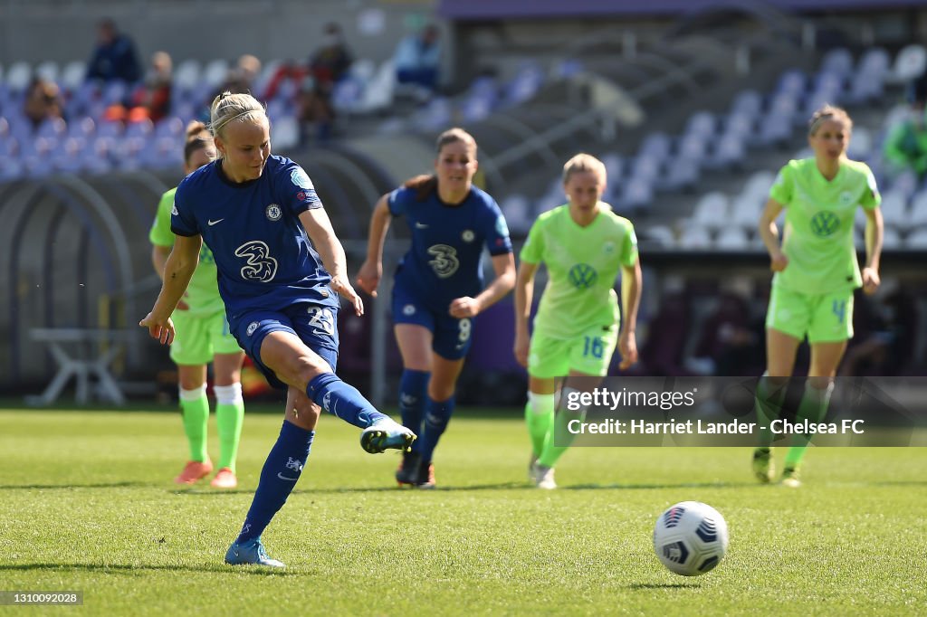 VfL Wolfsburg v Chelsea FC - UEFA Women's Champions League Quarter Final: Leg Two