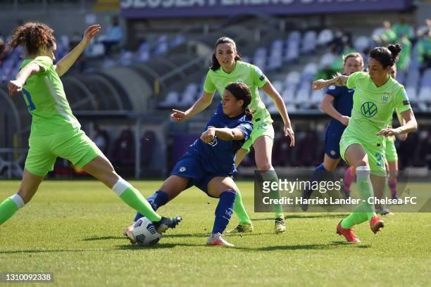Sam Kerr of Chelsea scores her team's second goal during the Second Leg of the UEFA Women's Champions League Quarter Final match between Vfl...
