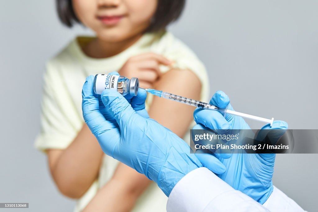 A Child Getting Injection High-Res Stock Photo - Getty Images