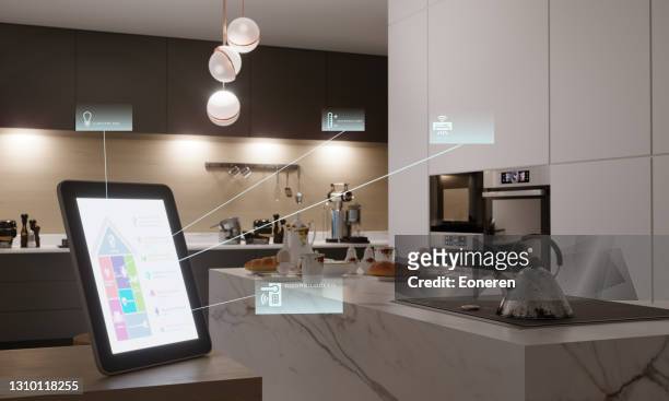 controllo intelligente della casa in cucina - tecnologia mobile foto e immagini stock