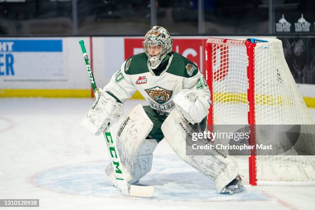 Everett Silvertips goaltender Braden Holt stands ready during the first period of a game between the Tri-City Americans and the Everett Silvertips at...