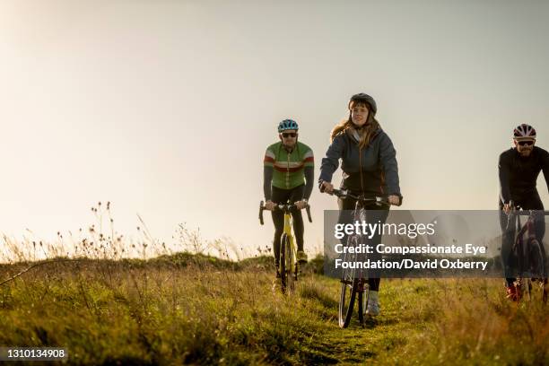 cyclists on path in countryside - whitstable stock pictures, royalty-free photos & images