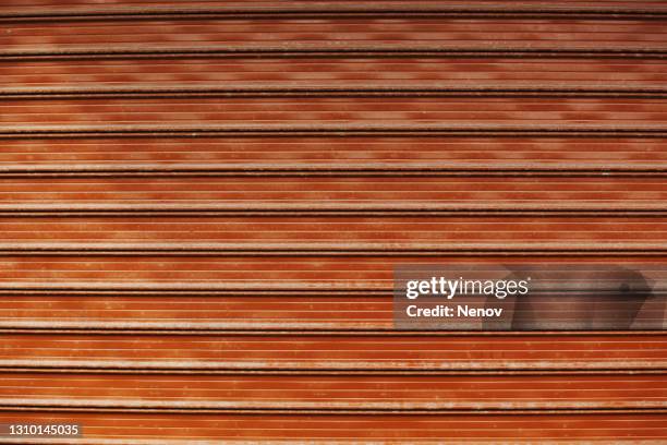 texture of brown plastic cladding in construction - deckenverkleidung holz stock-fotos und bilder