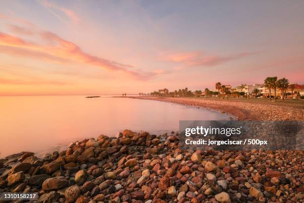 scenic view of sea against sky during sunset,calle pizarro,spain - piedra roca ストックフォトと画像