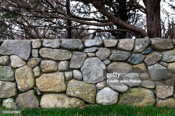 a new england stone wall in front of green grass - stone wall garden stock pictures, royalty-free photos & images