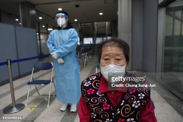 South Korean elderly woman waits to receive the first dose of the Pfizer BioNTech vaccine Covid-19 at a vaccination centre on April 01, 2021 in...