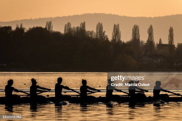 Rowing Team Sunset Photos and Premium High Res Pictures - Getty Images