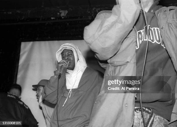 Guru Rapper 90s Guru Al Photos and Premium High Res Pictures - Getty Images