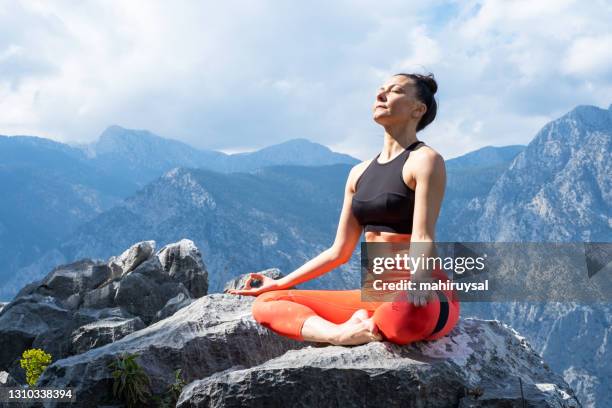 yoga in the mountains - women in harmony stock pictures, royalty-free photos & images