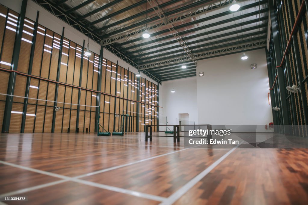 Lege badmintonveld sportlocatie zonder mensen