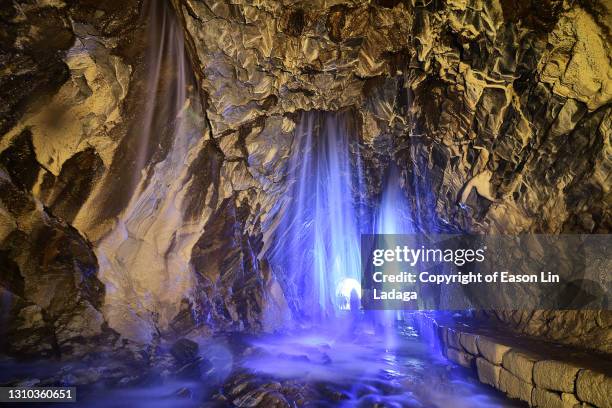 baiyang trail - höhlenforscher stock-fotos und bilder