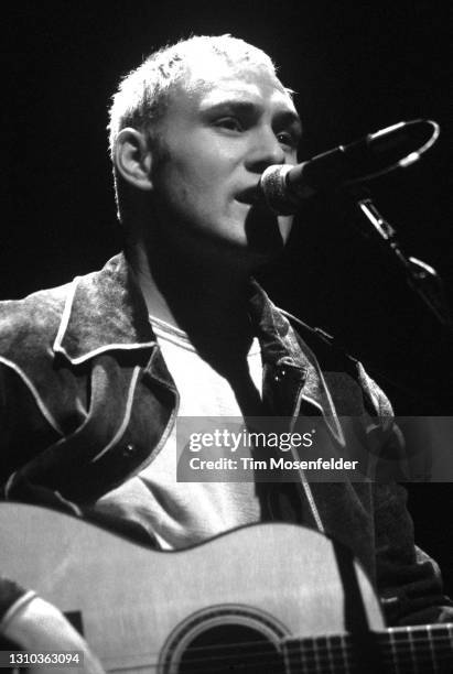 David Gray performs at Memorial Auditorium on November 30, 1994 in Palo Alto, California.