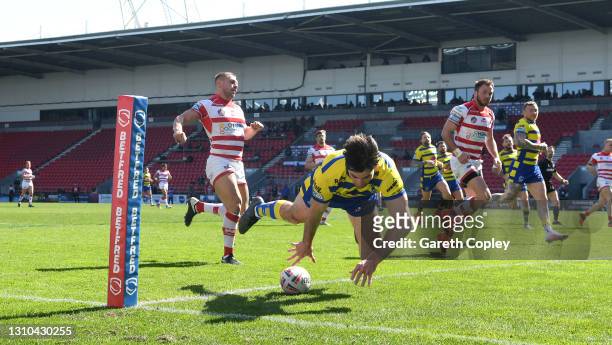 Jake Mamo of Warrington scores a first half try during the Betfred Super League match between Warrington Wolves and Leigh Centurions at Totally...