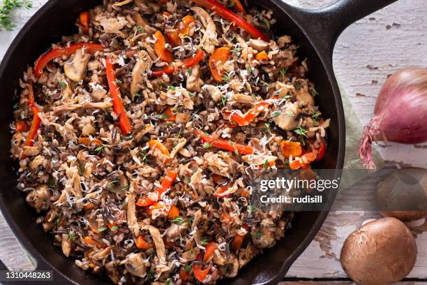 wild rice skillet - turkey cooked stock-fotos und bilder