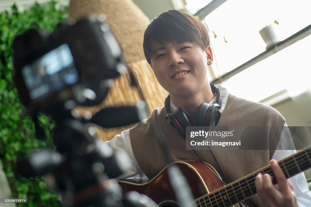 Streaming Man Man Live Streaming High-Res Stock Photo - Getty Images