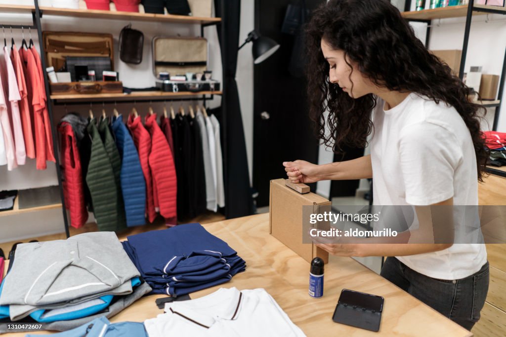 Clothes Packing In Store Woman Packing Orders At Clothing Store High-Res Stock Photo - Getty Images