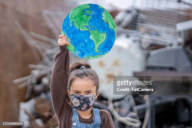 jonge vrouwelijke activist - laboratory for the symptoms of global warming stockfoto's en -beelden