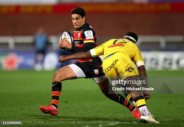 Santiago Carreras of Gloucester goes in to contact with Levani Botia of La Rochelle during the Heineken Champions Cup Round of 16 match between...