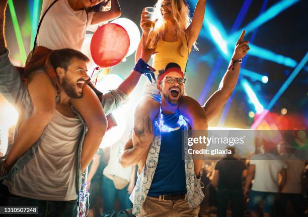 Shoulder Ride Woman Photos and Premium High Res Pictures - Getty Images