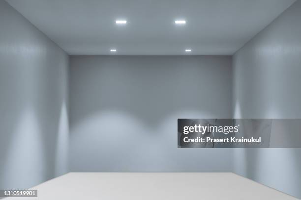 abstract architecture grayroom interior - empty white room corner with white walls, white floor - empty store stock-fotos und bilder