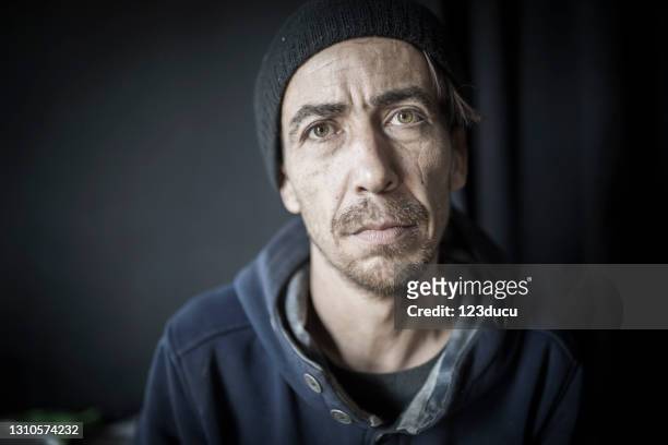 homlessness - homeless person stockfoto's en -beelden
