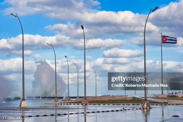 flooded malecon avenue in havana, cuba - cuba pattern stock pictures, royalty-free photos & images