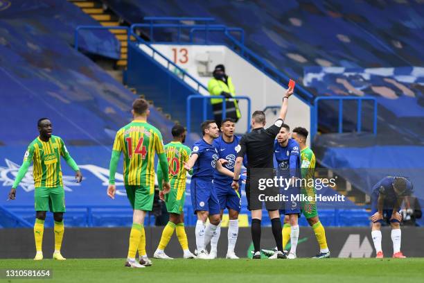 Thiago Silva of Chelsea and teammates Jorginho and Cesar Azpilicueta argue with match referee David Coote after he is shown a red card during the...