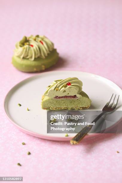 pistachio raspberry shortbread cakes - shortcrust pastry stock pictures, royalty-free photos & images