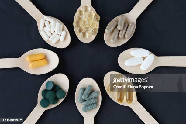 collection of nutritional supplements for 24/7 health supporting - complément vitaminé photos et images de collection