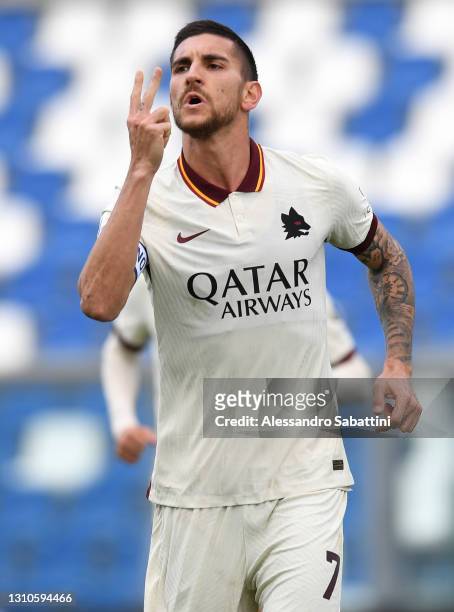Lorenzo Pellegrini of A.S Roma celebrates after scoring their side's first goal during the Serie A match between US Sassuolo and AS Roma at Mapei...