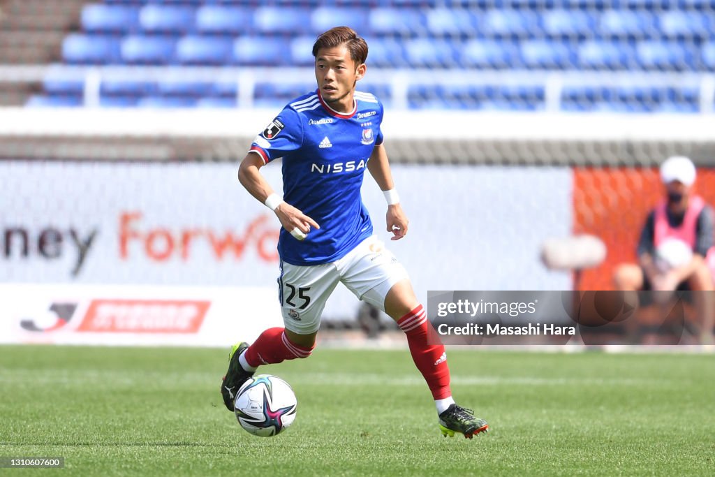 Yokohama F.Marinos v Shonan Bellmare - J.League Meiji Yasuda J1