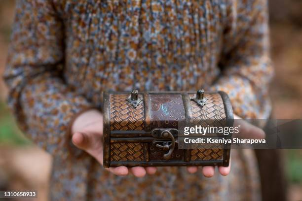 girl holds a small chest in her hands-stock photo - arca de tesouro imagens e fotografias de stock