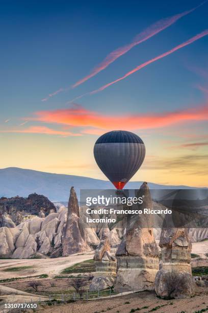 hot air balloons at sunrise. cappadocia, turkey - hot air balloon ride stock pictures, royalty-free photos & images