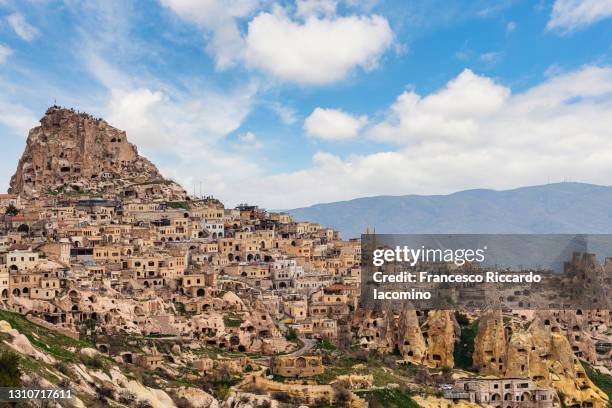 turkey, central anatolia, cappadocia, pigeon valley and uchisar near goreme, unesco world heritage site - cappadocië stockfoto's en -beelden