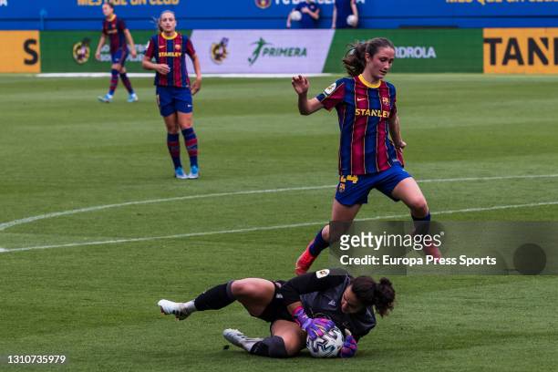 Bruna Vilamala of Fc Barcelona and Maria Lopez of Levante UD Femenino in action during the Spanish Women league, Primera Iberdrola, football match...